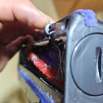 Dyson Süpürge Başlığının Aşınan Mini Tekerleği Nedeniyle Tüm Başlığın Değiştirilmesi Gerekliliği