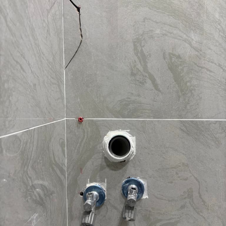 Koçtaş Montajı Sırasında Banyo Seramiğinde Çatlak Ve Yanıltıcı Tamamlanma Bildirimi
