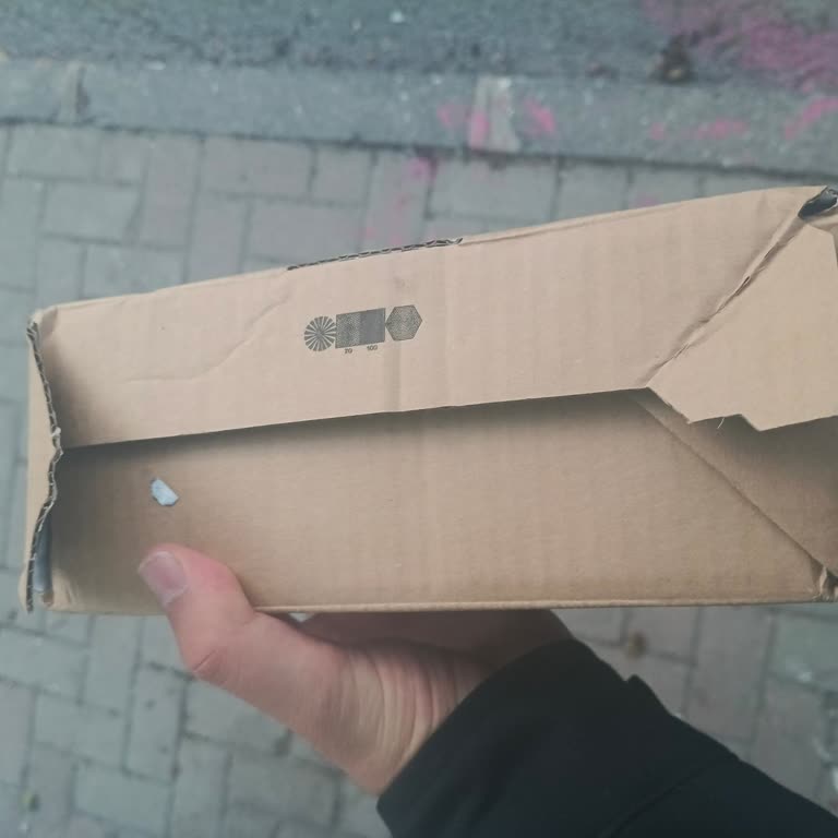 Açık Paket Ve Sahte Parfüm Şüphesi