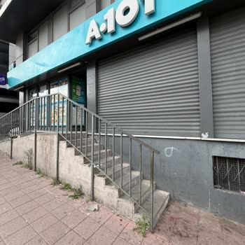 Kırık Ve Küflü Yumurta Satışı, Sağlık Riski Ve Müdürün Agresif Davranışı