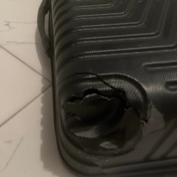 Kırık Bavul Tekerleği Ve Ciddi Gövde Hasarı İçin Yeni Bavul Talebi