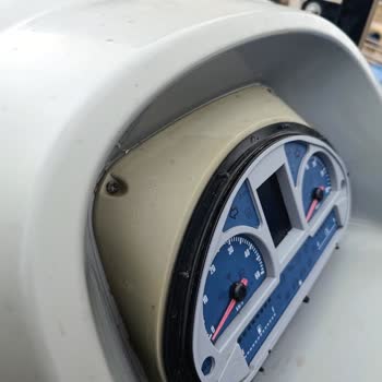New Holland T580b - Defective Gauge Panel And Service Damage