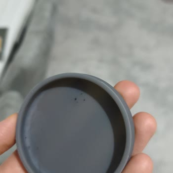 Lav Sürahisinin Silikon Kapağındaki Koku Ve Lekeler İçin Ücretsiz Değişim Talebi