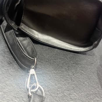 Deichmann Van AVM Çantası Kısa Sürede Kırıldı Ve İnceleme Sonrası Kirli Olarak Döndü