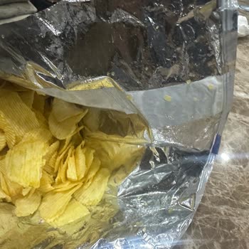 Aşırı Yağlı Ruffles Cipsi Ve Saygısız Market Sahibi