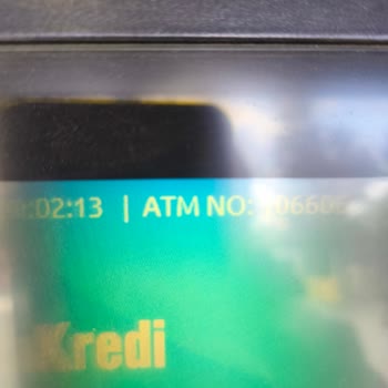 Ayazağa Meydan’daki ATM’lerde Ekran Arızası Ve Yağmur Koruması Yokluğu