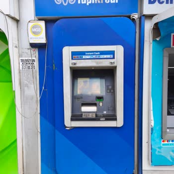 Ayazağa Meydan’daki ATM’lerde Ekran Arızası Ve Yağmur Koruması Yokluğu