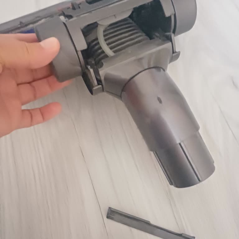 Dyson Cinetic Big Ball Süpürgesinin Pneumatik Başlığı Kırıldı, Ücretsiz Değişim İstiyorum