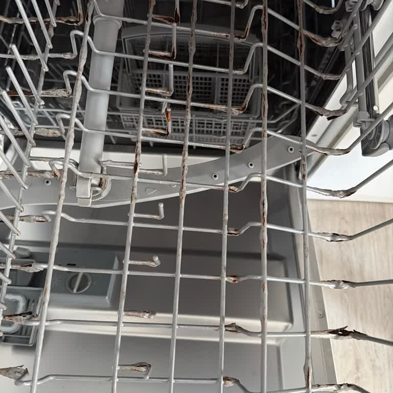 Kumtel HDW01 Bulaşık Makinesinin Sepetlerinde Paslanma Ve Garanti Kapsamında Parça Değişimi Talebi