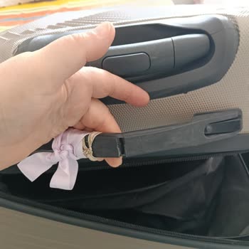 Zorla Alınan Ek Bagaj Ücreti Ve Hasarlı Valiz Teslimi