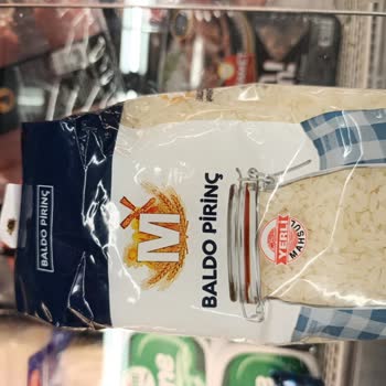 Migros Pirinçinde Canlı Kurt Görülmesi Sağlık Endişesi Yaratıyor