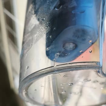 Darbesiz Brita Sürahi Altı Kendiliğinden Çatladı Ve Üretim Hatası Şüphesi
