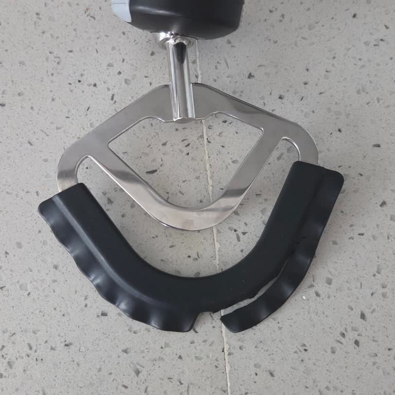 Bosch Hamur Yoğurma Makinesinin Silikonlu Aparatı Kısa Sürede Parçalandı