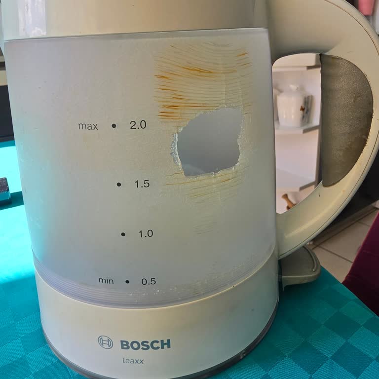 Büyük Delik Açan Bosch Çay Kahve Makinesi Güvenlik Riski Yaratıyor