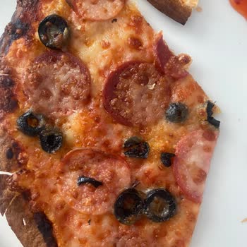 İnce Hamur Seçimi Boşa Gitti: Soğuk Ve Sert Pizzalar, Bozulmuş Patatesler