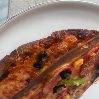 İnce Hamur Seçimi Boşa Gitti: Soğuk Ve Sert Pizzalar, Bozulmuş Patatesler