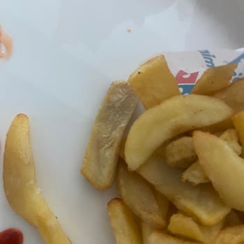 İnce Hamur Seçimi Boşa Gitti: Soğuk Ve Sert Pizzalar, Bozulmuş Patatesler