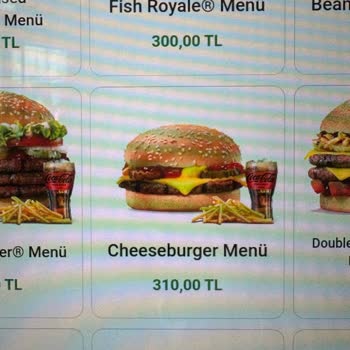 Ücretine Uygun Olmayan Soğuk Hamburger Ve Bayat Patatesler