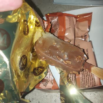 Algida Magnum Mini Badem Dondurmada Yapışkan Tabaka, Kötü Tat Ve Gıda Güvenliği Endişesi