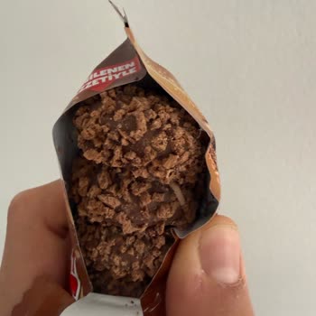 BİM’de Satılan Çikolatanın İçinden Beyaz Küf Çıktı, Sağlık Riski