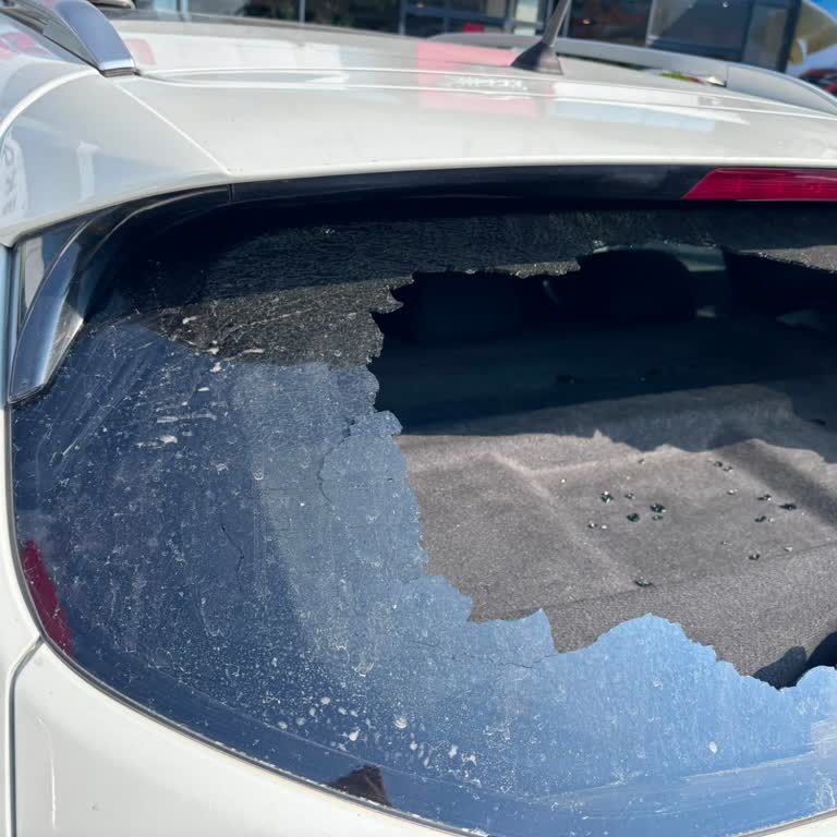 Arka Cam Gecikmesi Nedeniyle Nissan Efe Servisinde Mağduriyet