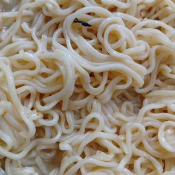 İndomie Tavuklu Pakette Böcek Bulunması Hijyen Güveni Sarsıldı