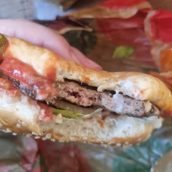 Çiğ Hamburger Ve Uzun Bekleme Süreci Nedeniyle Tam İade Talebi