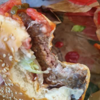 Çiğ Hamburger Ve Uzun Bekleme Süreci Nedeniyle Tam İade Talebi