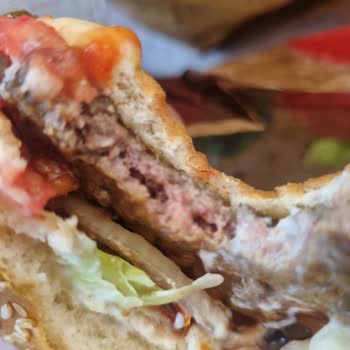 Çiğ Hamburger Ve Uzun Bekleme Süreci Nedeniyle Tam İade Talebi
