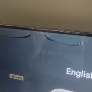 Dar Asansörde Zorla Çıkarılan Televizyon Kırıldı, Personel Gerçeği Sakladı