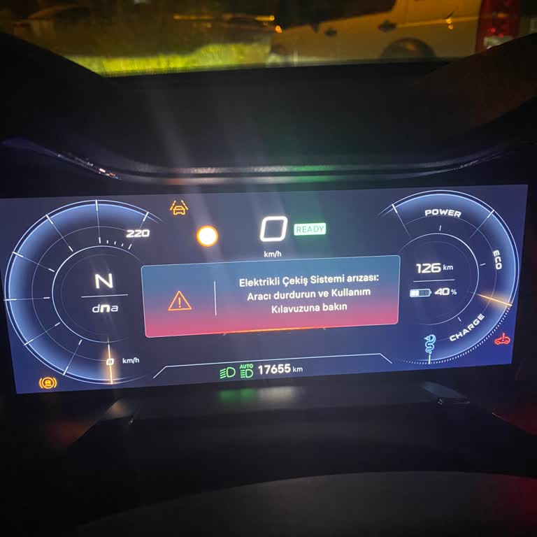 Alfa Romeo Junior Electrical Aracım 4 Ay Serviste Kalıcı Çekiş Arızası, 0 Km Değişim Talebi