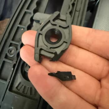 Türksit Büro Mobilya Kırık Kol Dayama Ve Kalitesiz Plastik İçin Yeni Model Değişim İsteği