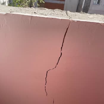 Ünver İnşaat'ın Yıkım Çalışması Sırasında Balkon Hasarı Ve Uzun Süreli Cevapsızlık