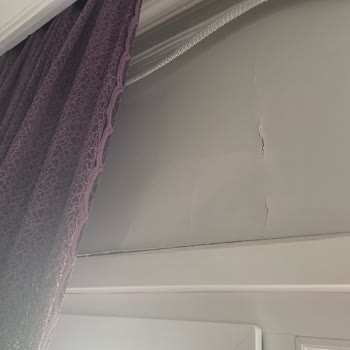 Ünver İnşaat'ın Yıkım Çalışması Sırasında Balkon Hasarı Ve Uzun Süreli Cevapsızlık