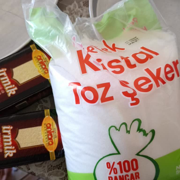 Kasiyerin Telefonla Mesajlaşması Ve Kaba Davranışı Müşteriyi Rahatsız Etti
