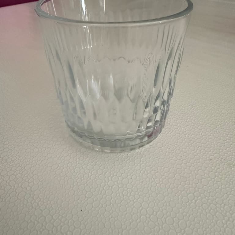 Yanıltıcı İlan Ve İletişimsiz Satıcı, Dönen Kristal Bardak Yerine Kalitesiz Düz Bardak Gönderildi