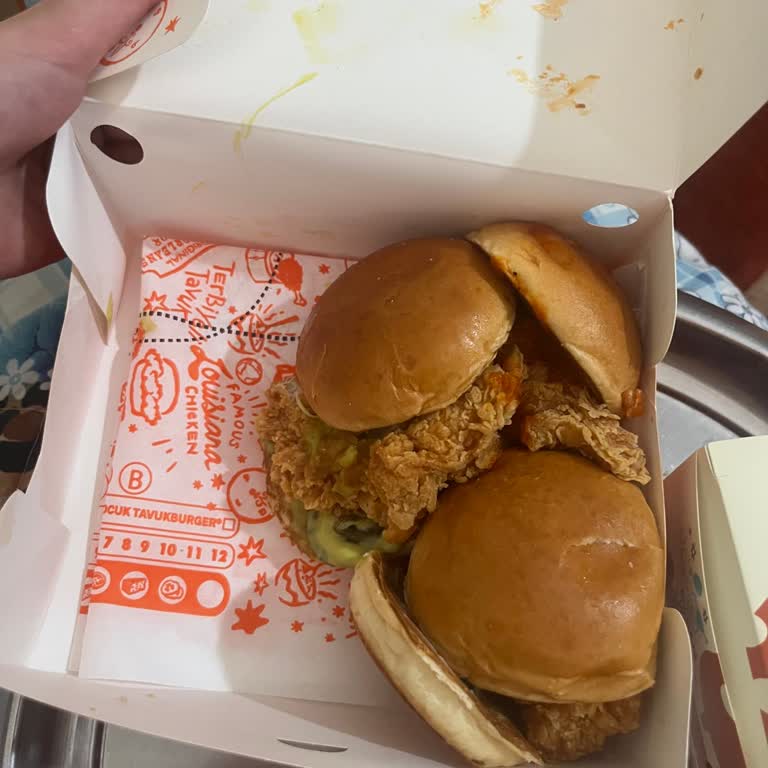 Üç Kalp Burger Menüsünde Kötü Paketleme Ve Hijyen İhlali