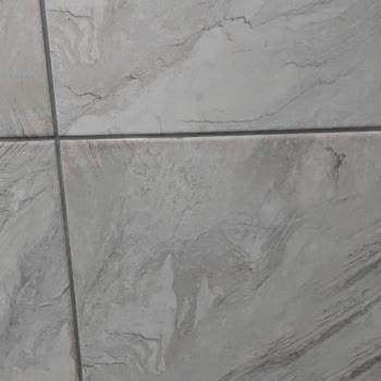 Glint Banyo Temizleyicisi Fayanslarda Kalıcı Lekeler Oluştu