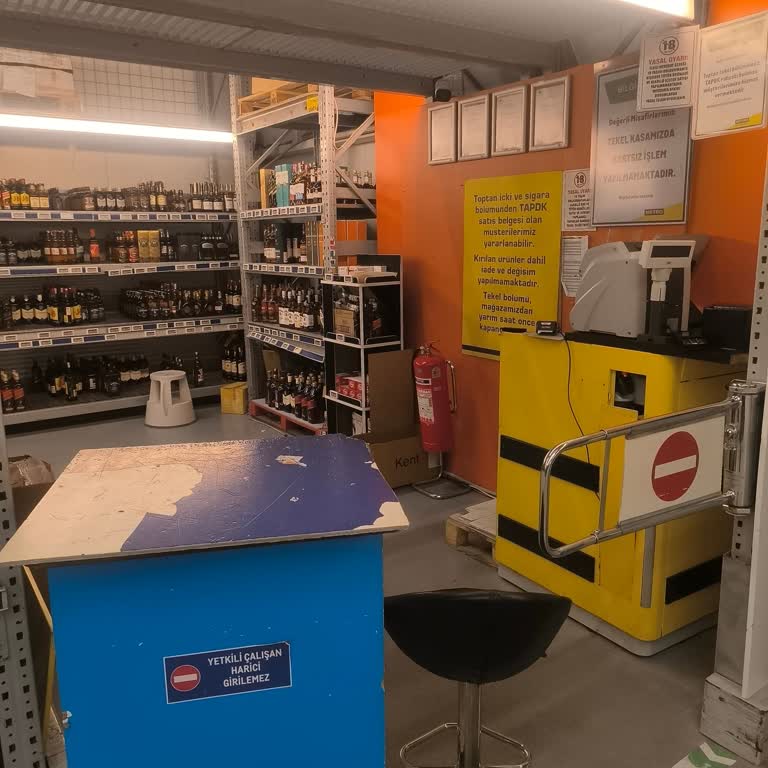 Alkol Reyonunda Personel Yokluğu Müşteriyi Uzun Süre Bekletti