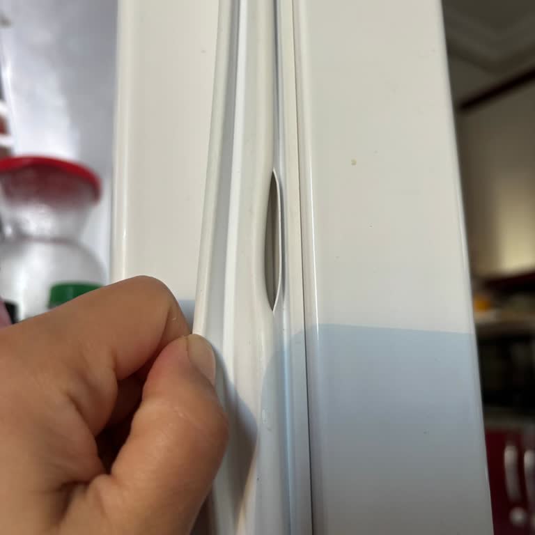 Vestel Buzdolabının Kapı Lastiği İki Kez Koptu, Ücretli Onarım Talebi