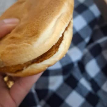 Burger King Arnavutköy Şubesinde Çürük Marul, Sert Ekmek Ve Eksik Patates Menüsü