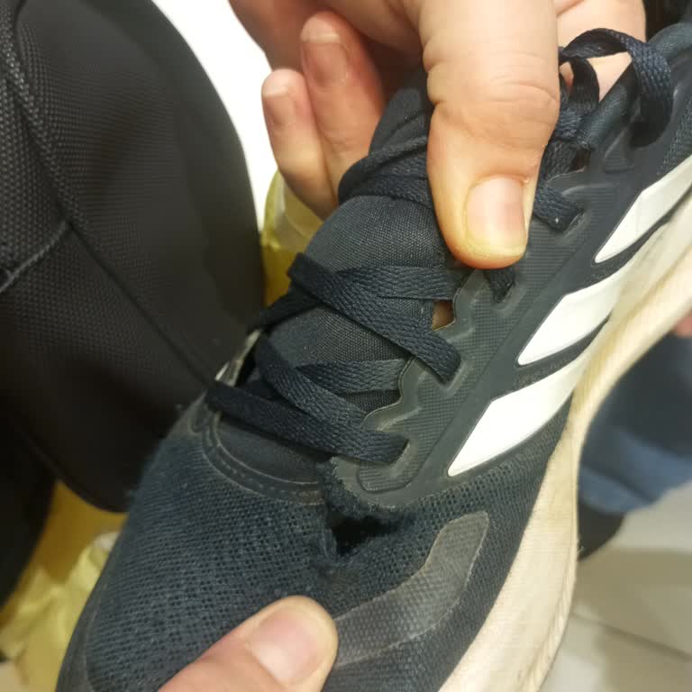Kısa Sürede Yırtılan Adidas Ayakkabıda Kalite Ve Garanti Sorunu