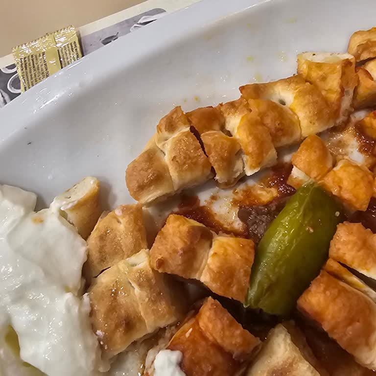 Soğuk Ve Sossuz İskender, Kuru Ekmek Ve Yetersiz Çözüm