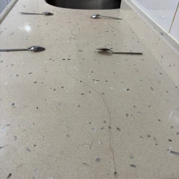ÇimStone Tezgahı Kısa Sürede Çatlak, Sararma Ve Yüzey Bozulması Yaşıyor