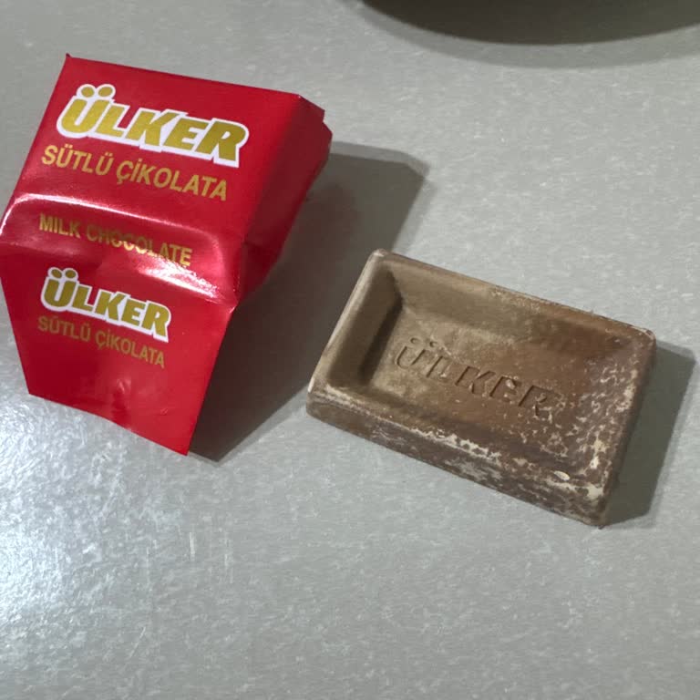 Ülker Sütlü Çikolatanın Bozulmuş Görünümü Ve Renk Farklılığı