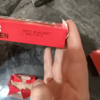 Ülker Sütlü Çikolata Napoliten Ürününde Bozuk Çikolata Ve Ambalaj Sorunu