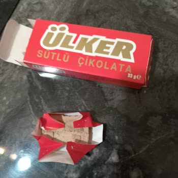 Ülker Sütlü Çikolata Napoliten Ürününde Bozuk Çikolata Ve Ambalaj Sorunu
