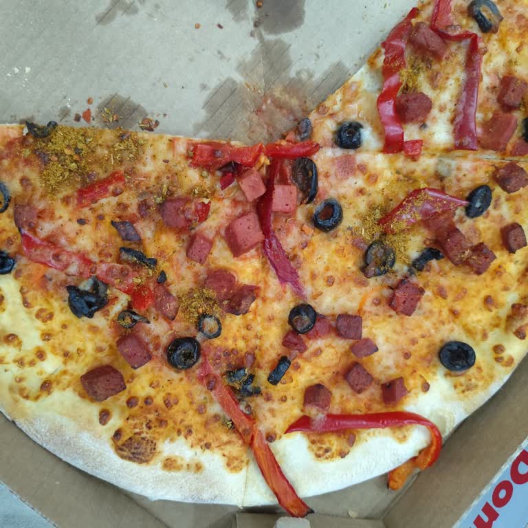 Mantarsız Gelen Ekstra Ücretli Pizza Ve Sürekli Baharat Eksikliği