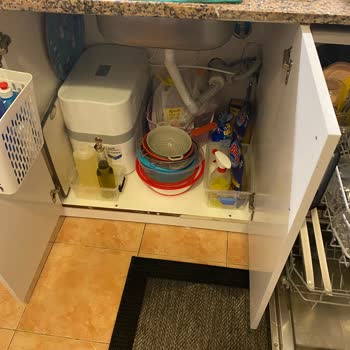 Kurulum Sonrası Su Sızıntısı Ve Mutfak Dolabı Hasarı İçin Acil Çözüm Talebi