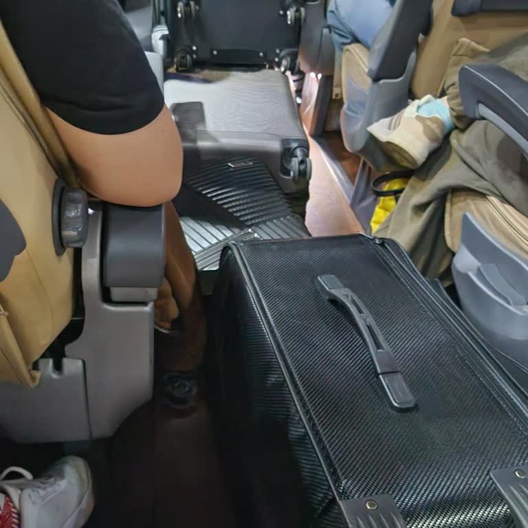 İsparta Petrol Turizm Otobüsünde Valizlerin Koridoru Kapatması Ve Kaba Personel Davranışı